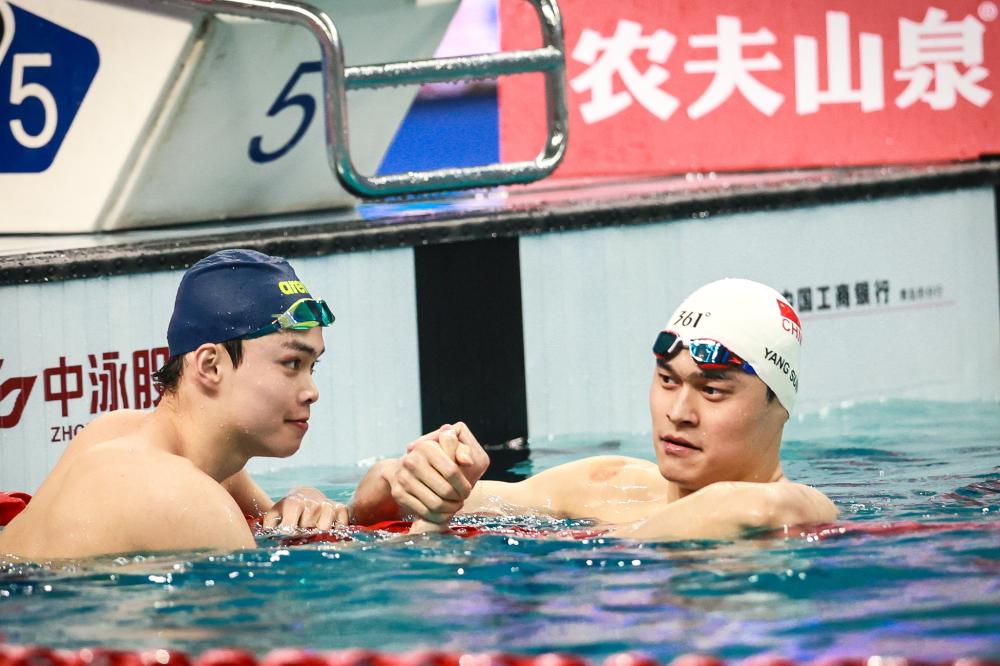 拜仁快速传球移动致对手防线瓦解
